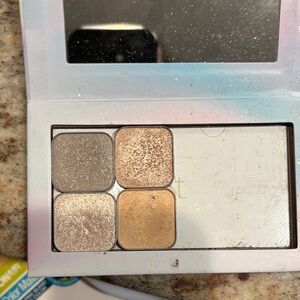 Glamorous Glow Eyeshadow Palette with Silver and Gold Hues